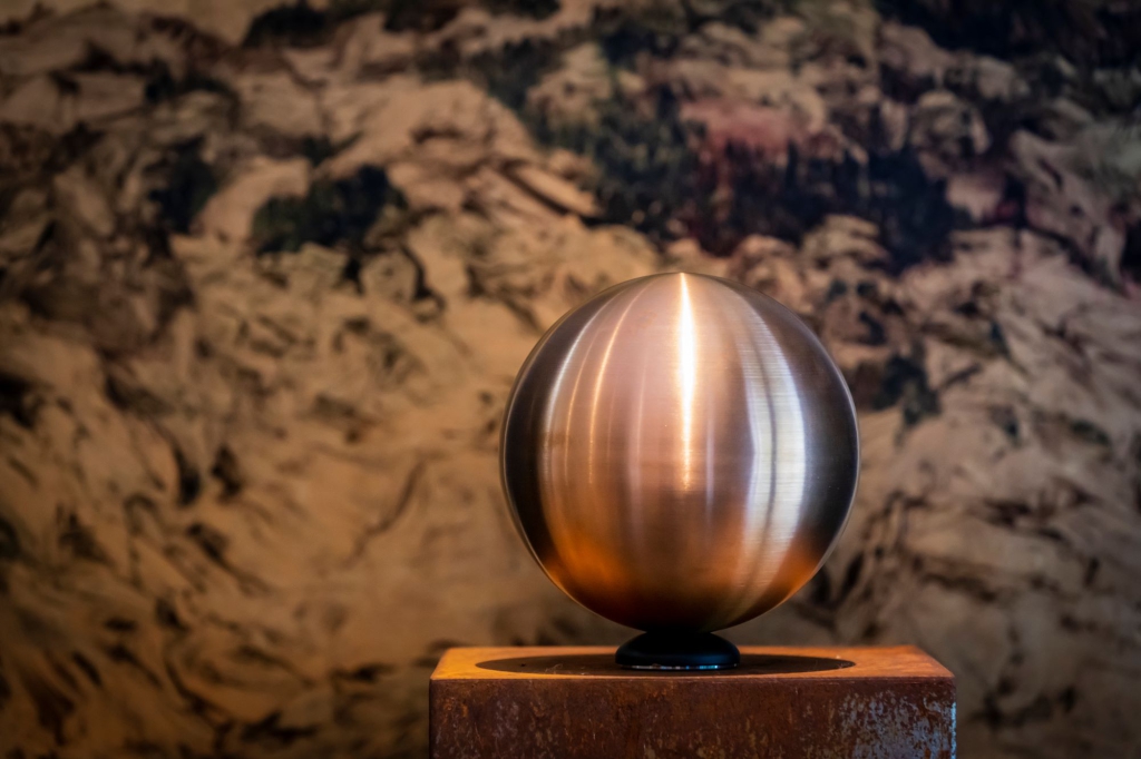 Spherical urn